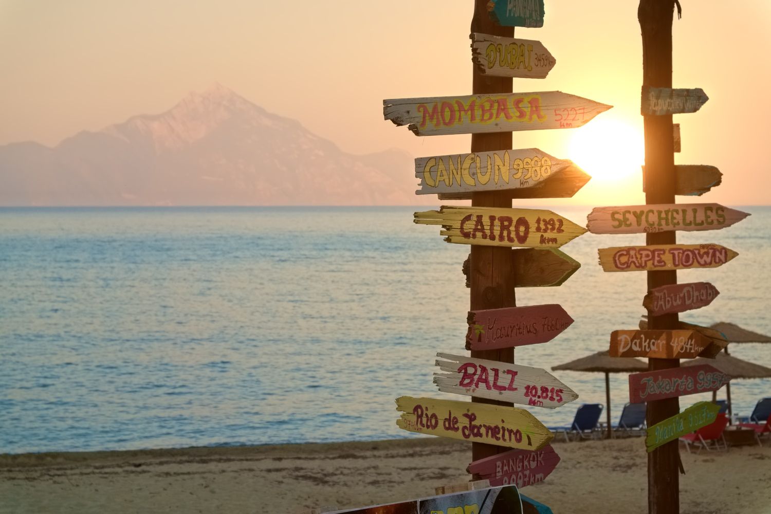 direction signpost with distance to many different dsm2g6v.jpg